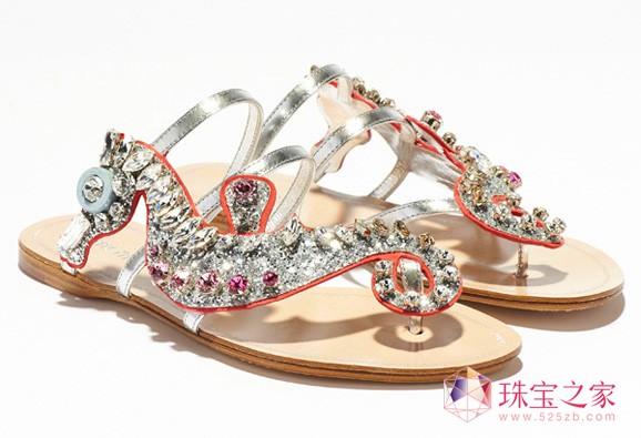 Miu Miu海洋之星水晶涼鞋系列:海馬爬上腳