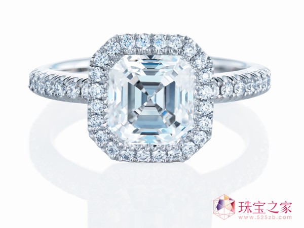 @ʯ錚еġӰ󎟡(Jeweller of Light)Ƞ˹@ʯ錚(De Beers Diamond Jewellers)yAš·feµAO(sh)Ӌ(j)AȫAuraϵУAuraϵеĻʽиɫ@ʯ,ԏጌ(du)ŮȻăAĽ֮顣