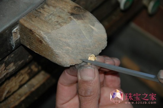 第六步:首飾執(zhí)模 第六步:首飾執(zhí)模