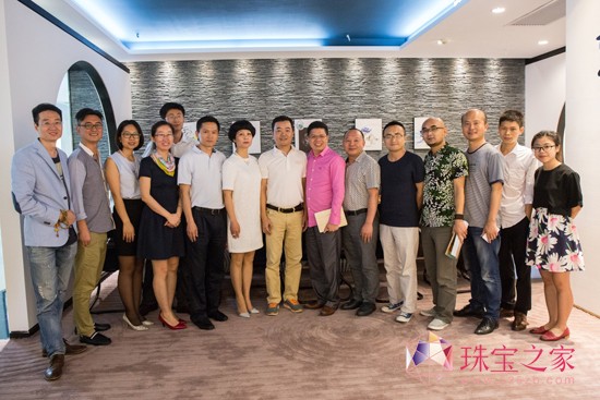 (gu)H齻Ŀ(jng)־壬錚O(sh)Ӌ(j)f(xi)(hu)(hu)L(zhng)Ű룬ИI(y)f(xi)(hu)(w)(hu)L(zhng)֮鶭L(zhng)ĽS錚(jng)폈搂錚(jng)nӢ