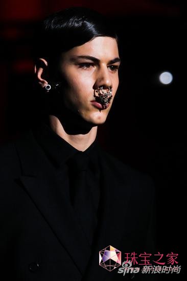 Givenchy 2013bϵ