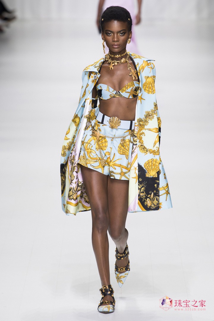 VERSACE ˼ O(sh)Ӌ(j)  r(sh)b Dv Ԫ Ħ ^