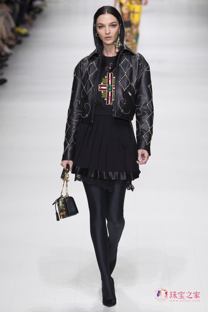 VERSACE ˼ O(sh)Ӌ(j)  r(sh)b Dv Ԫ Ħ ^