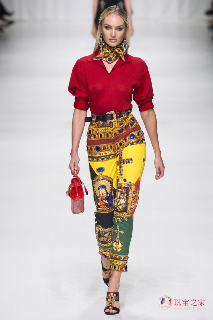 VERSACE ˼ O(sh)Ӌ(j)  r(sh)b Dv Ԫ Ħ ^