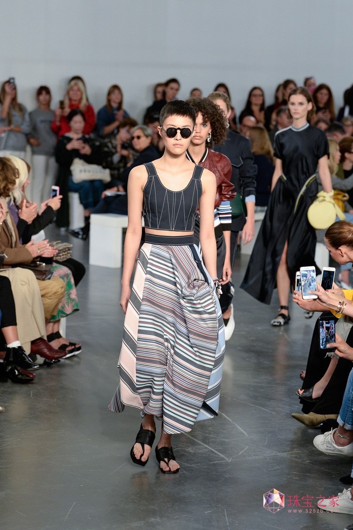 mrb Sportmax ˹˹ F ഺ \