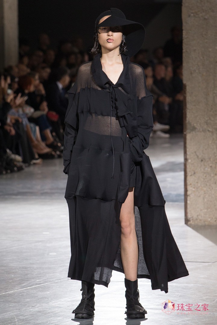Yohji Yamamotoɽҫ˾ 2018ϵЕrb