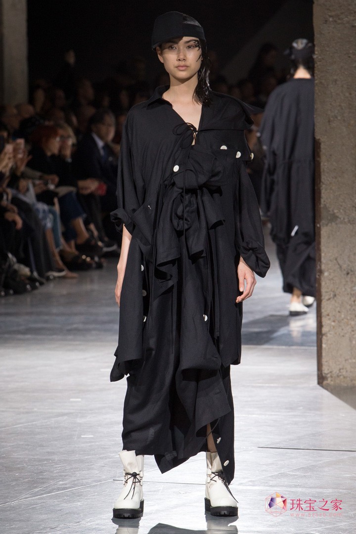 Yohji Yamamotoɽҫ˾ 2018ϵЕrb