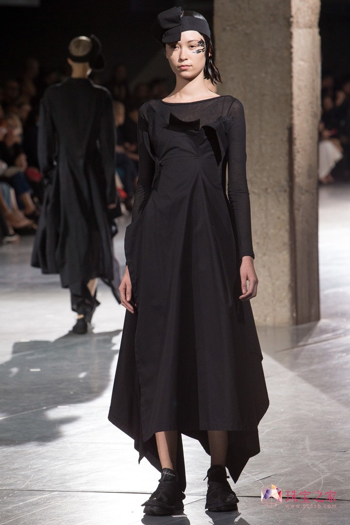 Yohji Yamamotoɽҫ˾ 2018ϵЕrb