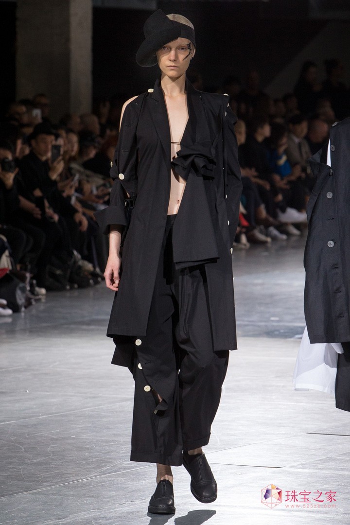 Yohji Yamamotoɽҫ˾ 2018ϵЕrb