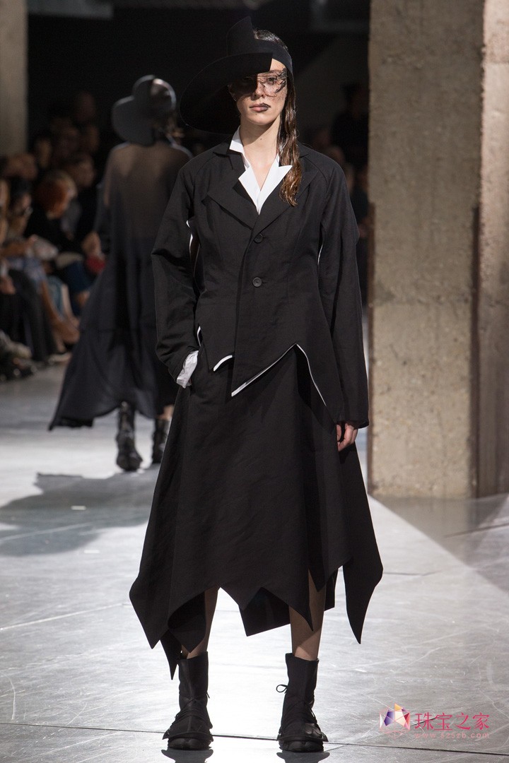 Yohji Yamamotoɽҫ˾ 2018ϵЕrb