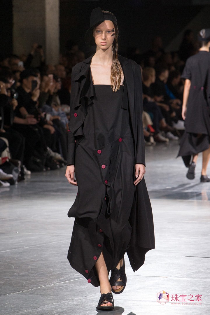 Yohji Yamamotoɽҫ˾ 2018ϵЕrb
