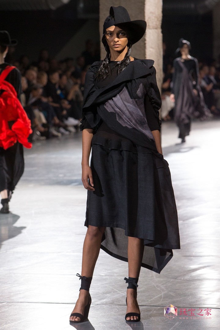 Yohji Yamamotoɽҫ˾ 2018ϵЕrb