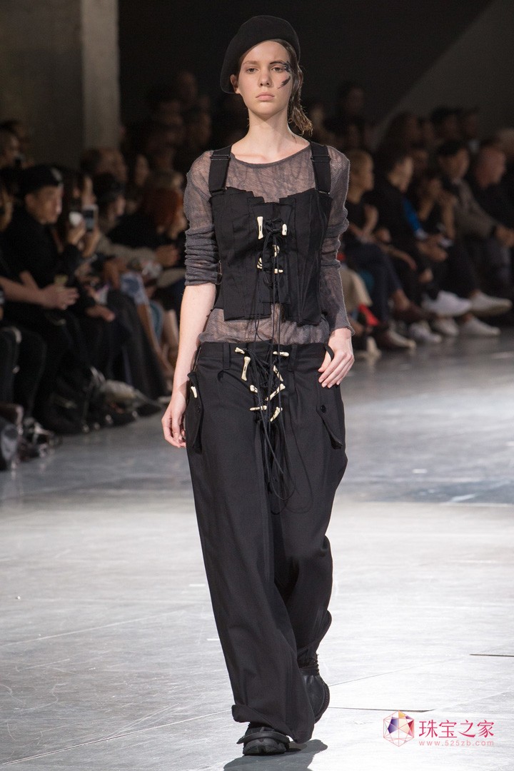 Yohji Yamamotoɽҫ˾ 2018ϵЕrb
