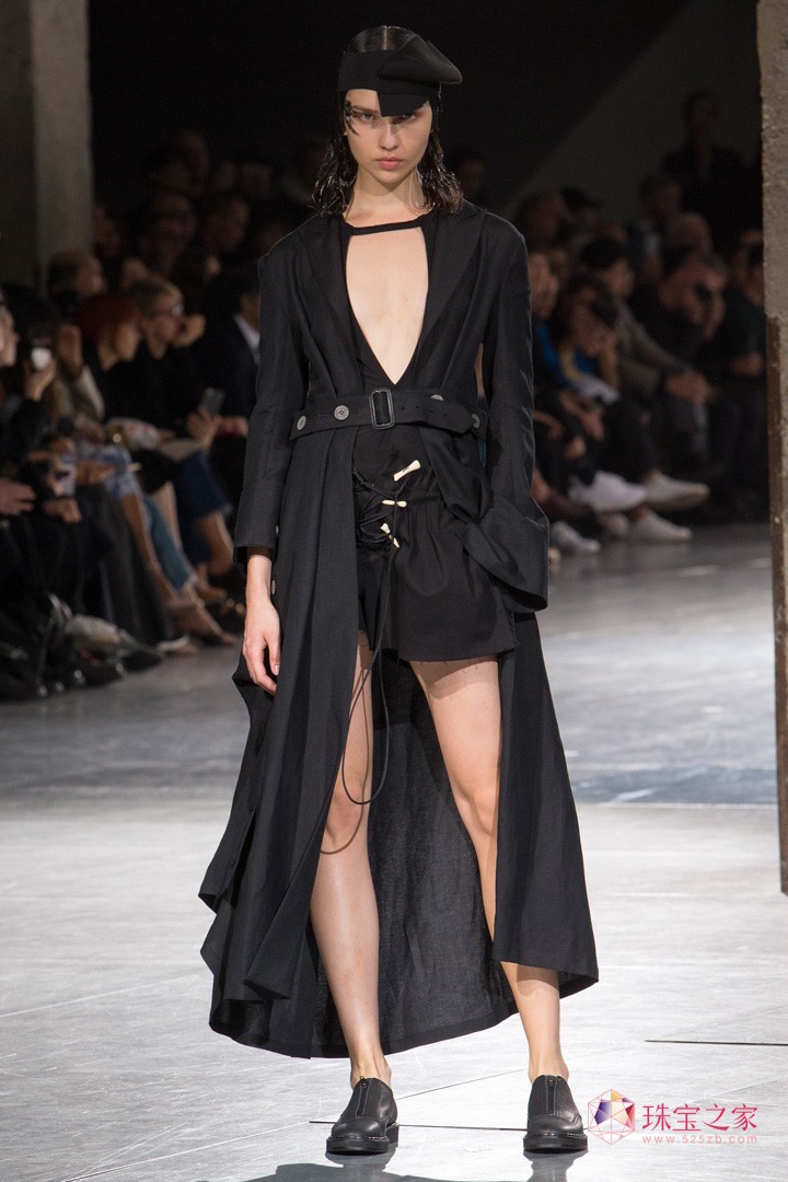 Yohji Yamamotoɽҫ˾ 2018ϵЕrb