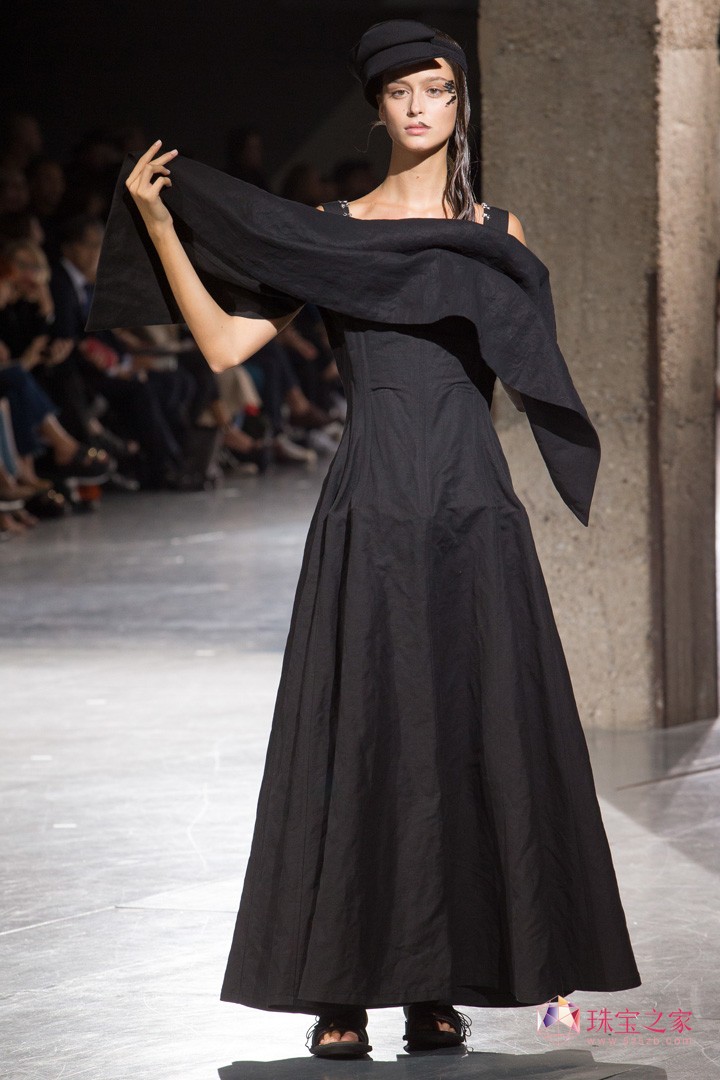 Yohji Yamamotoɽҫ˾ 2018ϵЕrb