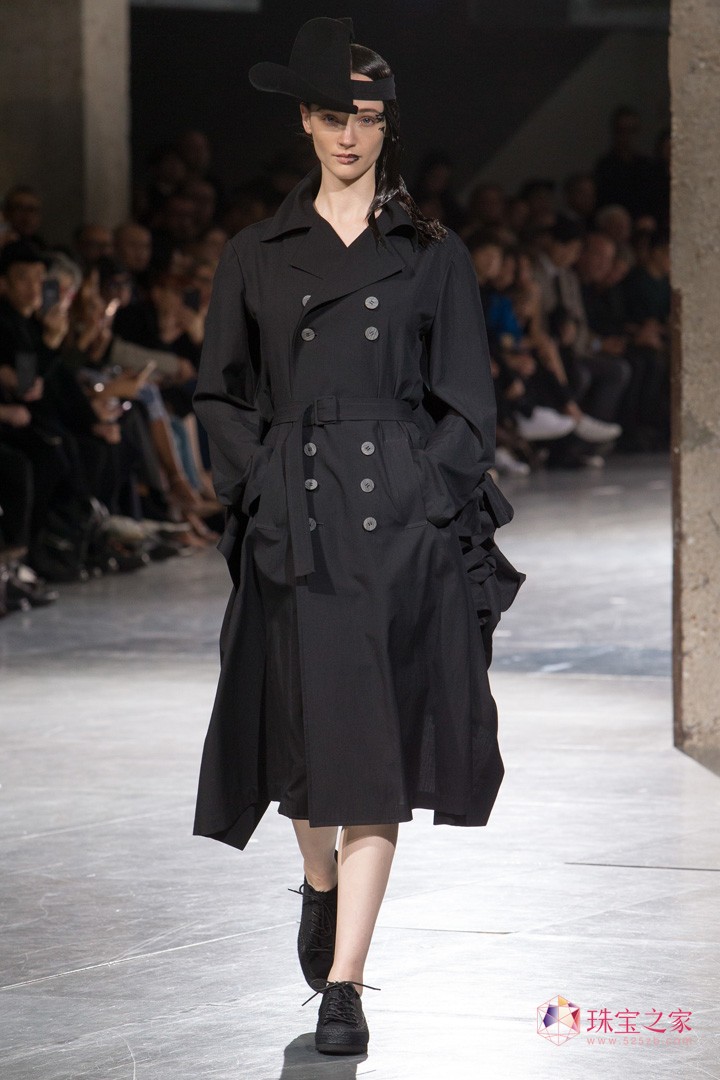 Yohji Yamamotoɽҫ˾ 2018ϵЕrb