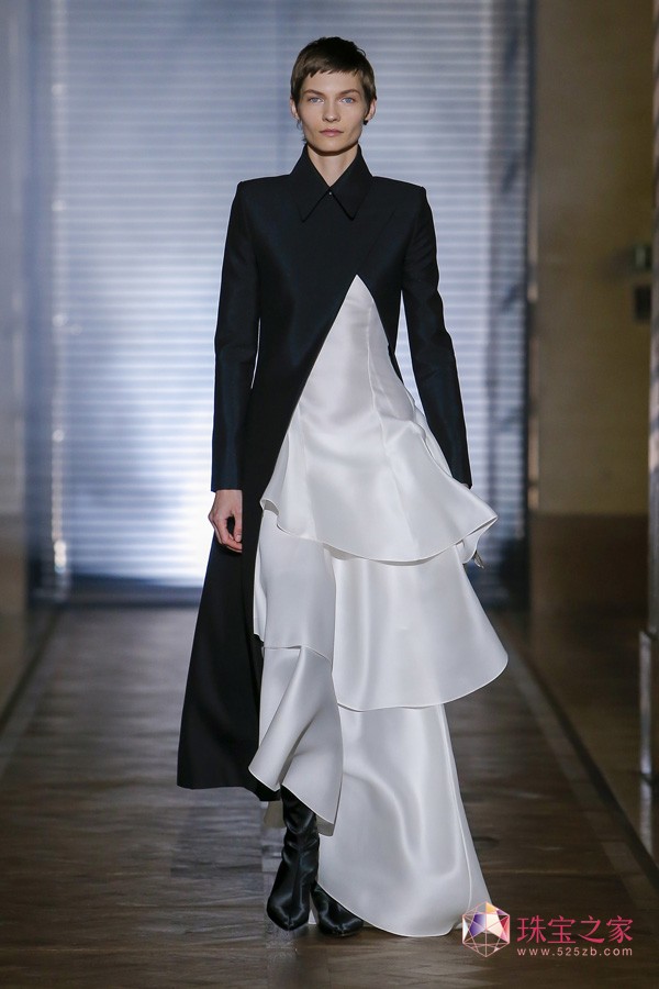 Givenchy ɫ 2018 ߶r(sh)b
