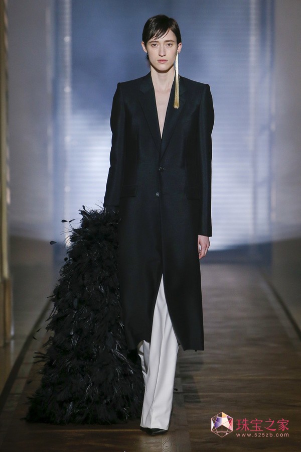 Givenchy ɫ 2018 ߶r(sh)b